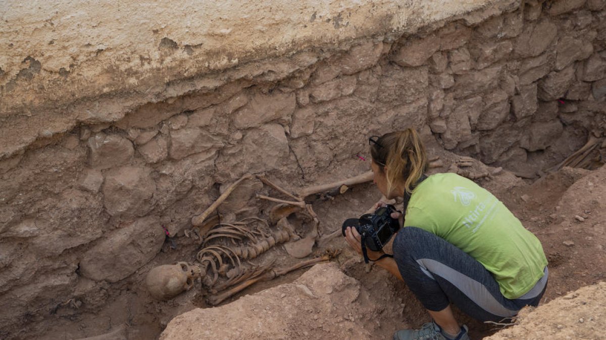 Exhumación del  4 de agosto en la fosa del cemeterio de Bovera.