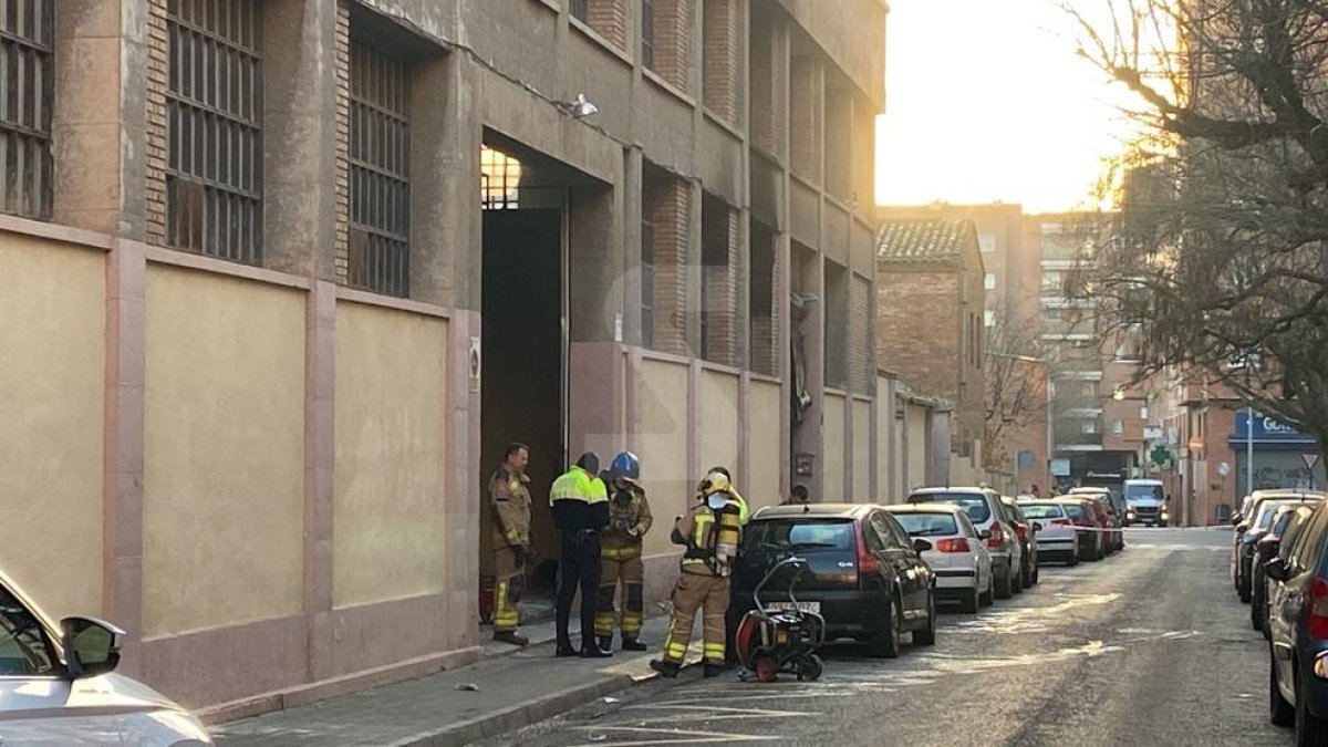 La nau està situada al carrer Pintor García Lamolla de Lleida.