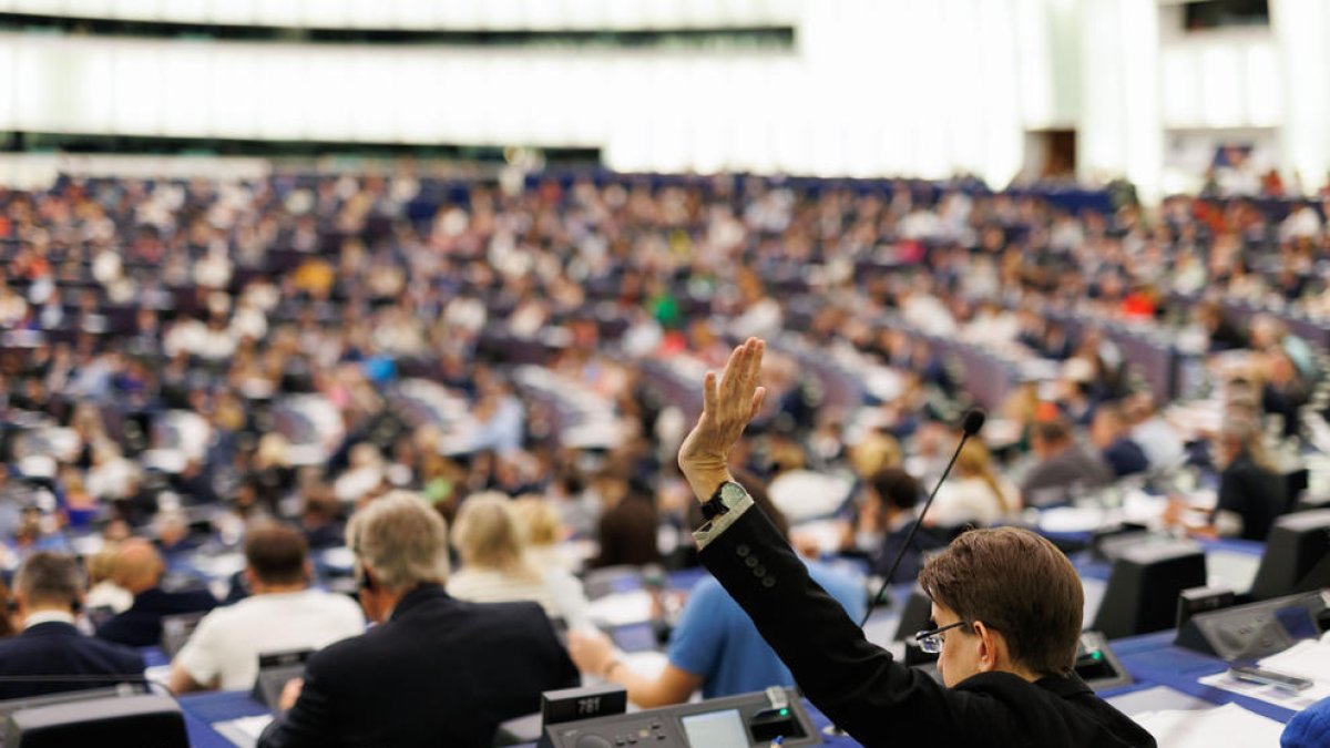 Votació dels eurodiputats al Parlament Europeu d'Estrasburg