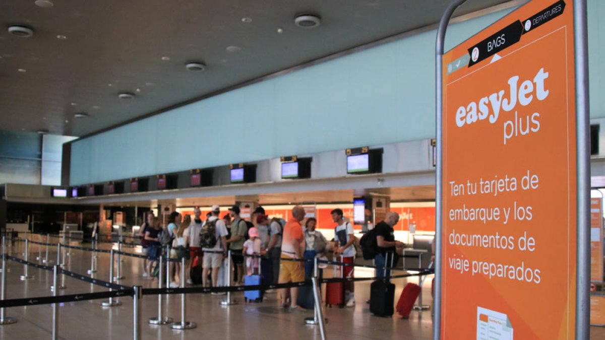 Dos vols cancel·lats a l'aeroport del Prat per la nova jornada de vaga de pilots d'Easyjet