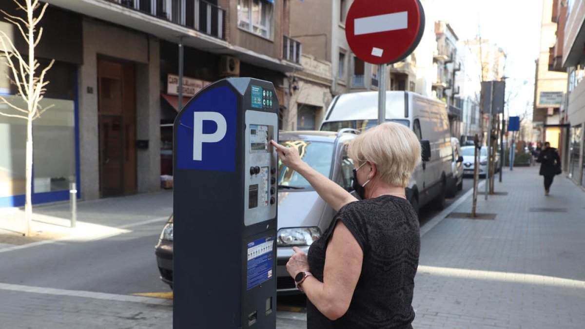 La zona azul de la capital será de gestión municipal a partir del 1 de enero de 2023.