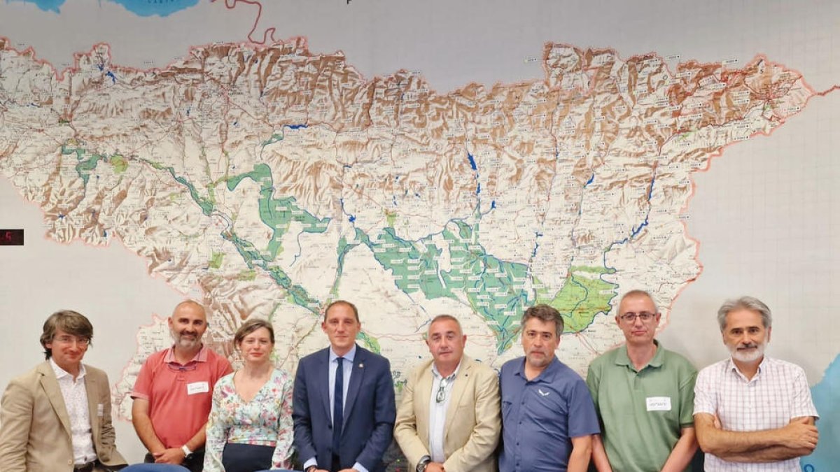 Reunión entre los representantes de diferentes organizaciones y colectivos agrarios de Lleida y la presidenta así como otros técnicos de la CHE en Zaragoza.