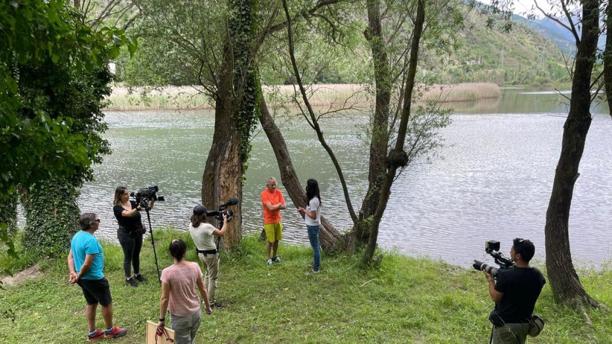 El equipo grabando en el Pallaresa.