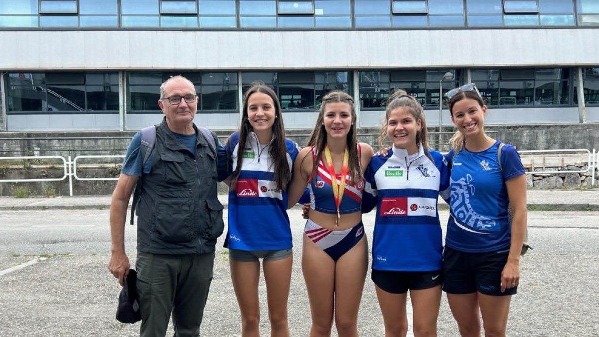 Jaume Sellart, Marta Mas, Èrika Sellart, Mar Serrano i Sandra Borda, ahir a Gijón.