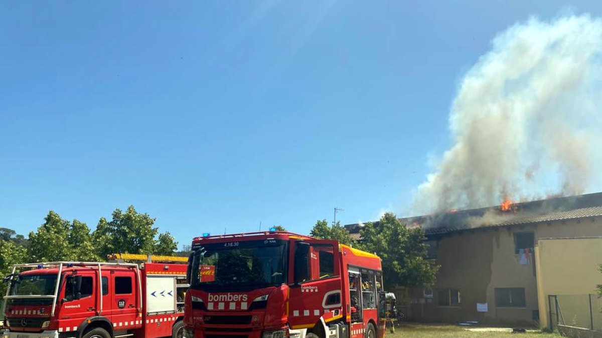 Imagen de las tareas de extinción del incendio.