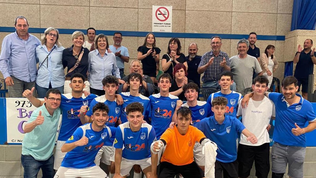 Los jugadores del Alcoletge celebran el triunfo ante el Vilassar.