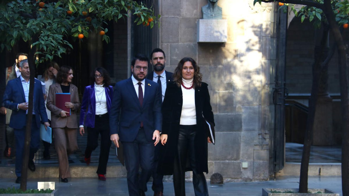 Aragonès y  la consellera de Presidencia, Laura Vilagrà, tras el Consell Executiu celebrado ayer.