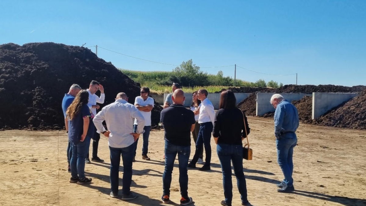 Visita del subdelegat a la planta de compostatge d’Alcarràs.