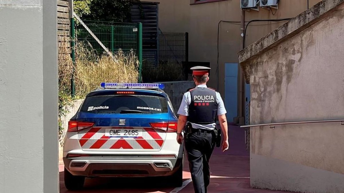 Els Mossos d'Esquadra traslladen als Jutjats de Rubí el detingut per l'atropellament mortal d'un grup de ciclistes a Castellbisbal