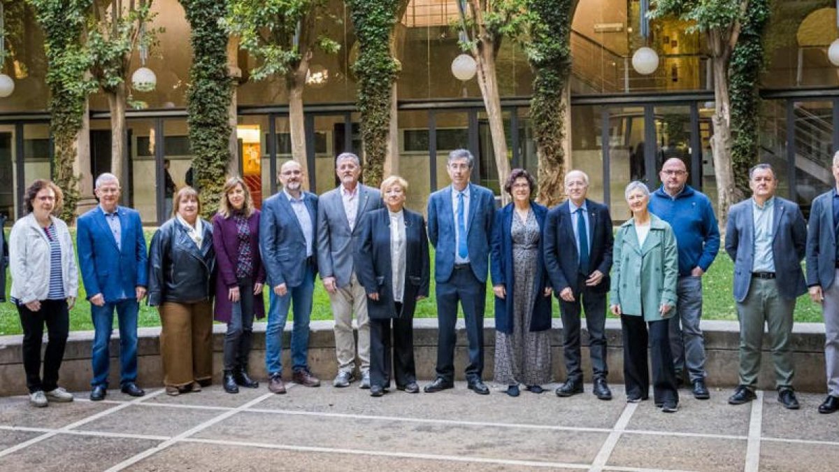 El rector y candidato a la reelección, junto a todo su equipo.