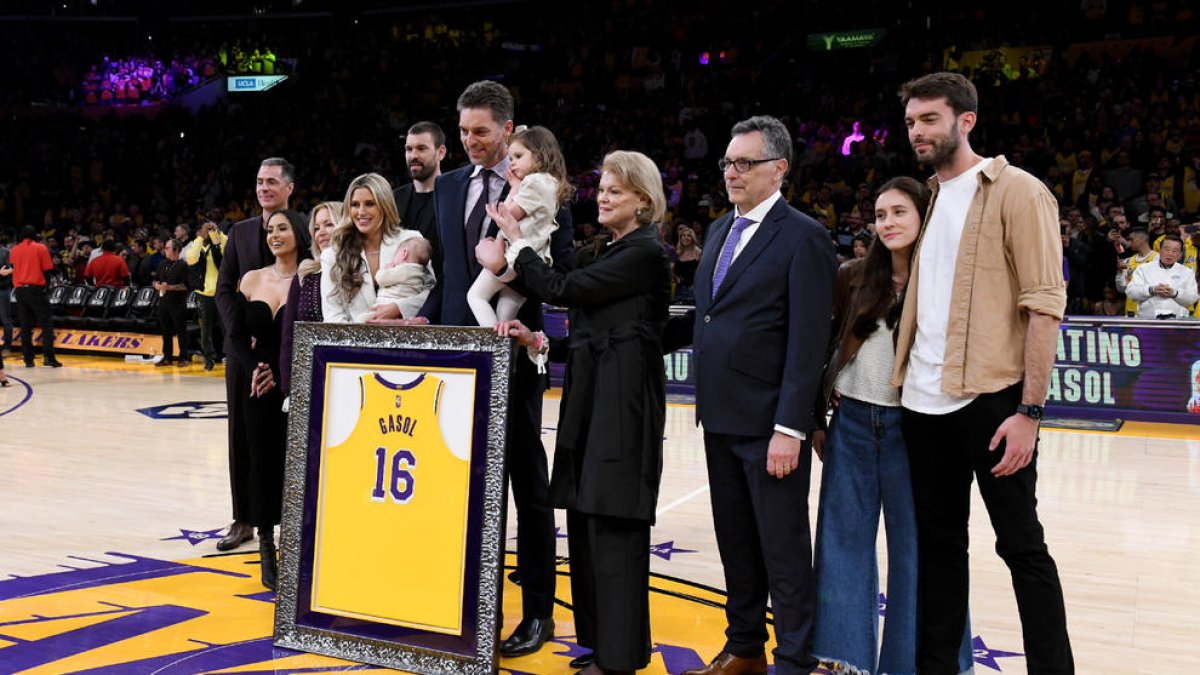 El de Sant Boi va ser acompanyat per la seua esposa i fills, pels seus pares i germans, inclòs Marc Gasol, i la viuda de Kobe Bryant.