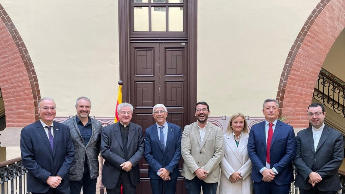 La reunión entre el obispo, el conseller de Salud y miembros de la diócesis y del consistorio de La Seu.