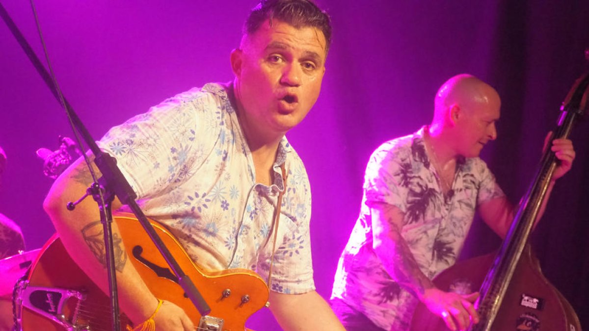 El cantante y compositor leridano David Esterri ‘Lo Pardal Roquer’, en el Cafè del Teatre de Lleida.