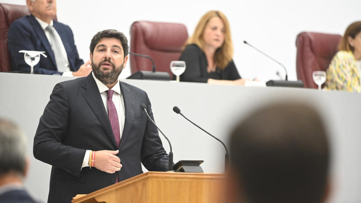 El candidato del PP, Fernando López Miras, durante su intenvención en la sesión de investidura de ayer.