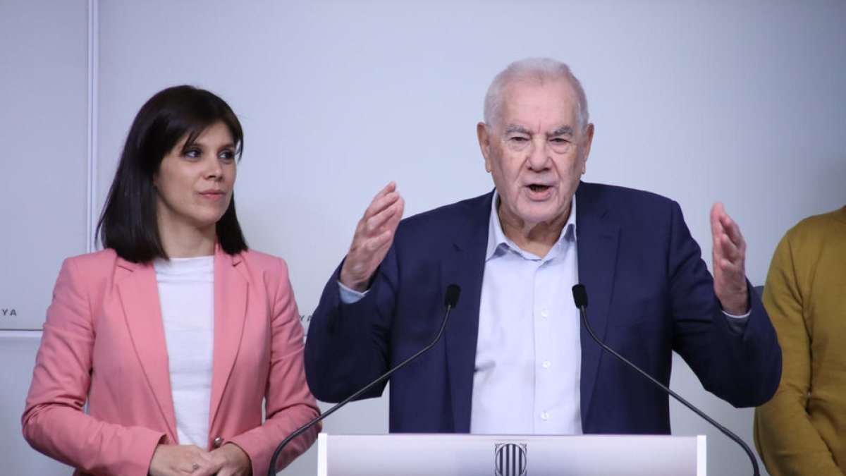 El candidato de ERC a la alcaldía de Barcelona, Ernest Maragall, y la portavoz de ERC, Marta Vilalta, durante una rueda de prensa en el Parlament.