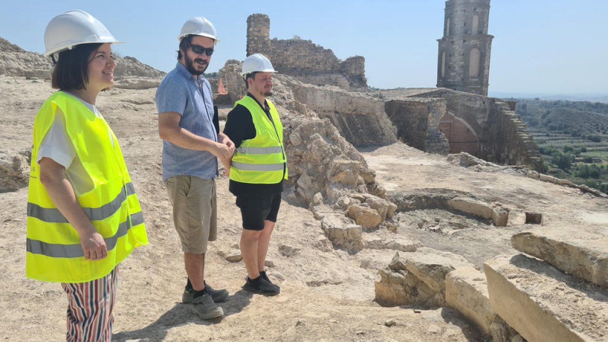 Bailac (izquierda) durante su visita a Castelló de Farfanya. 