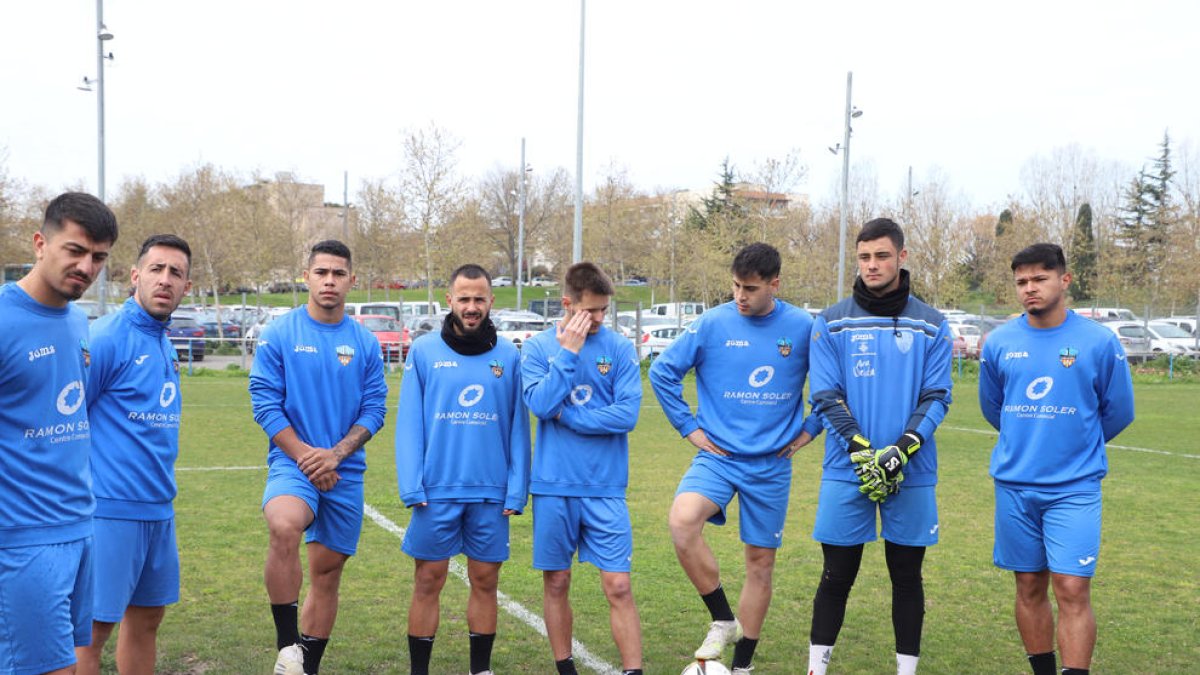 Thiaguinho pisando el balón durante un entrenamiento.