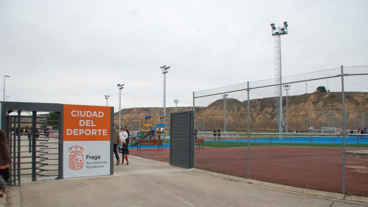 La entrada a la Ciudad del Deporte de Fraga.