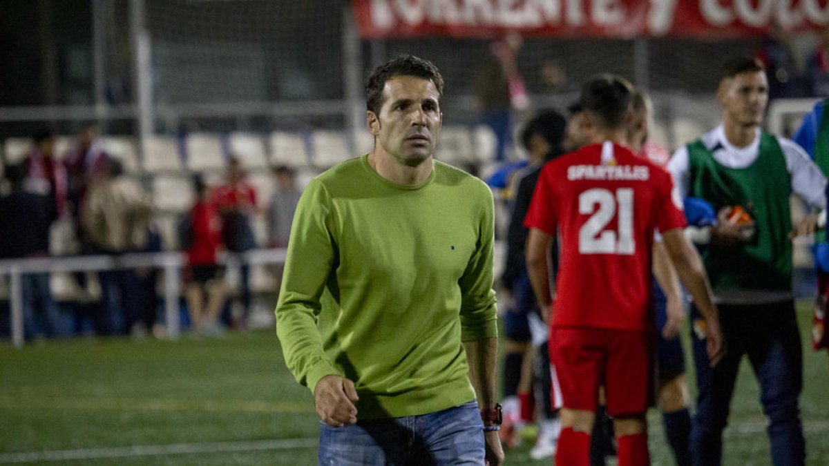 Pere Martí, abandonando el campo tras el partido en Ca n’Anglada.