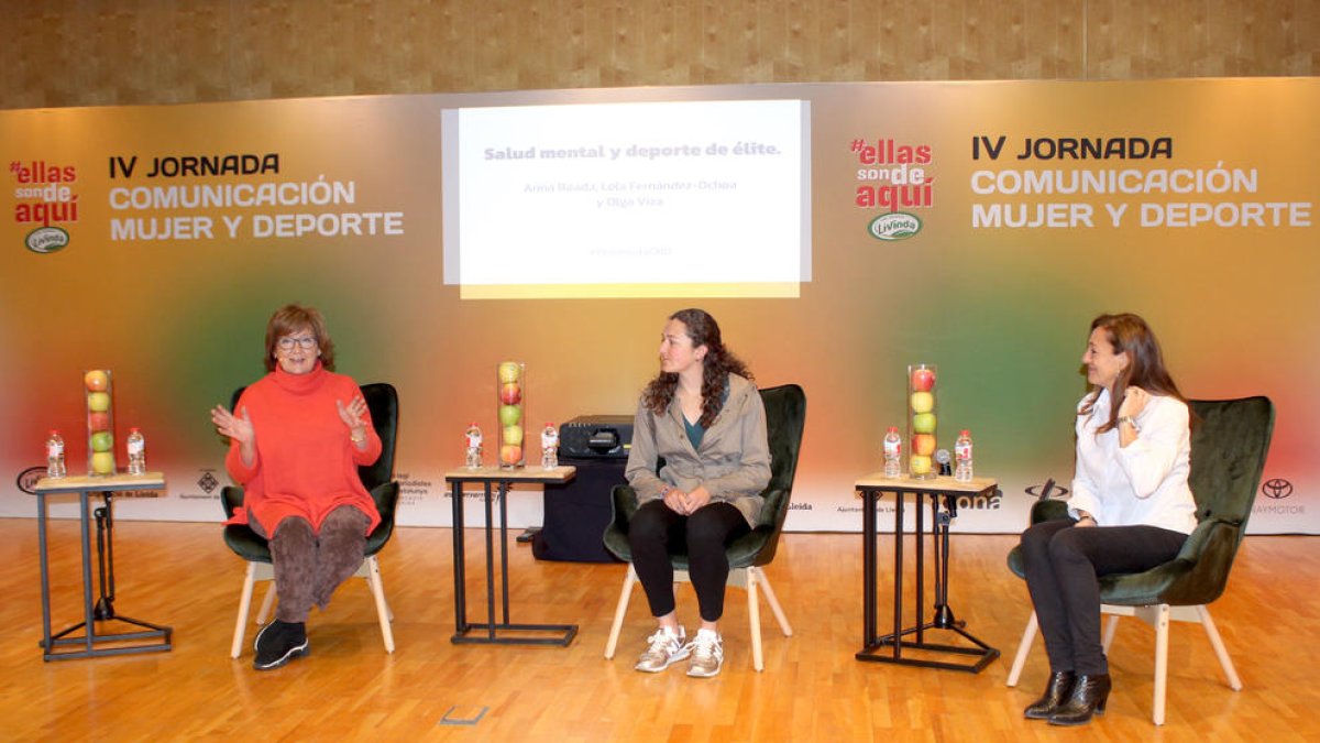 Olga Viza, Anna Boada i Lola Fernández Ochoa durant la xarrada sobre salut mental i esport d’elit.