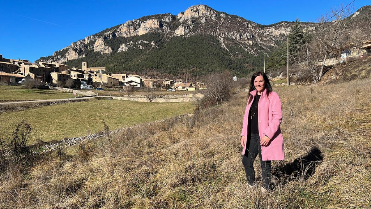 La alcaldesa,Marta Poch, en la zona del nuevo equipamiento.