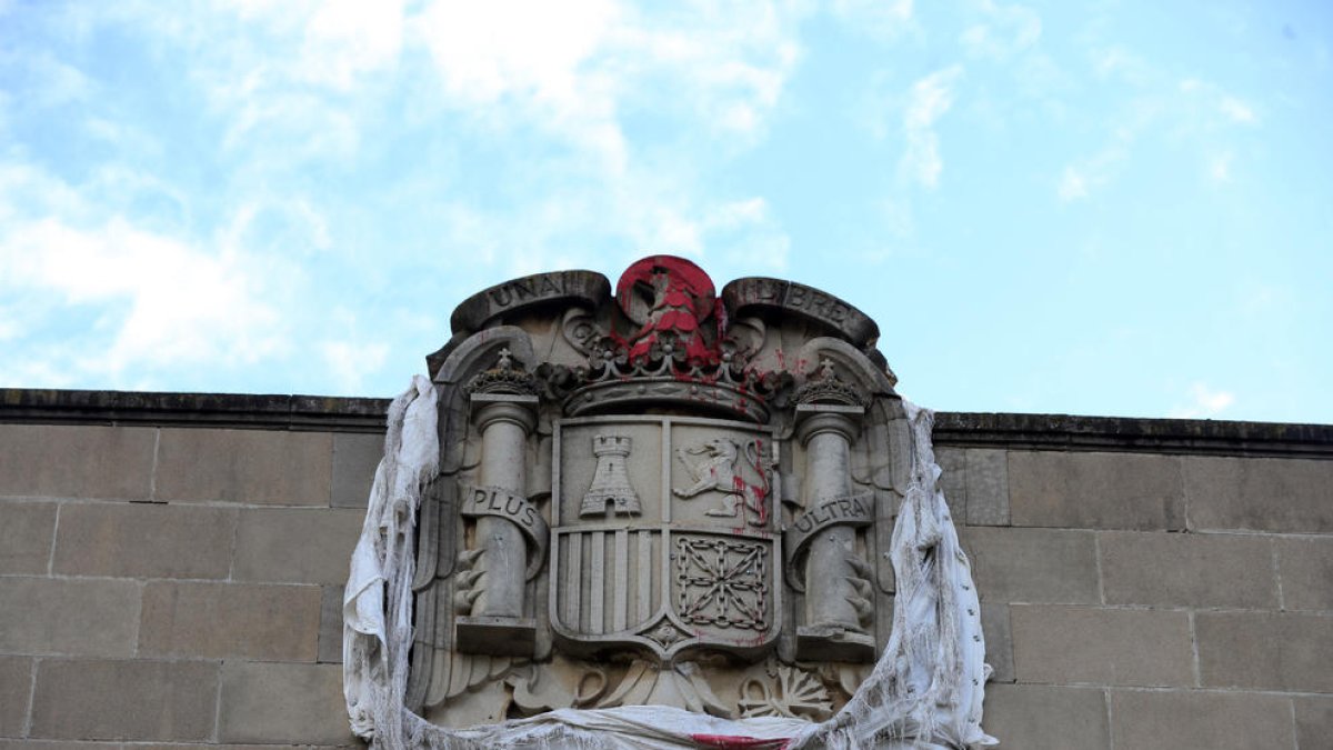 La Paeria retiró en 2021 este escudo de Gardeny.