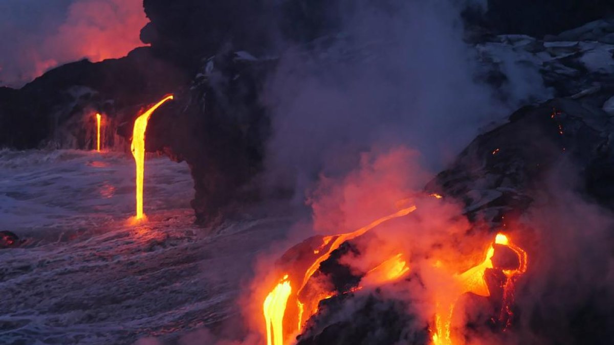 Imatge d'arxiu d'una erupció submarina.