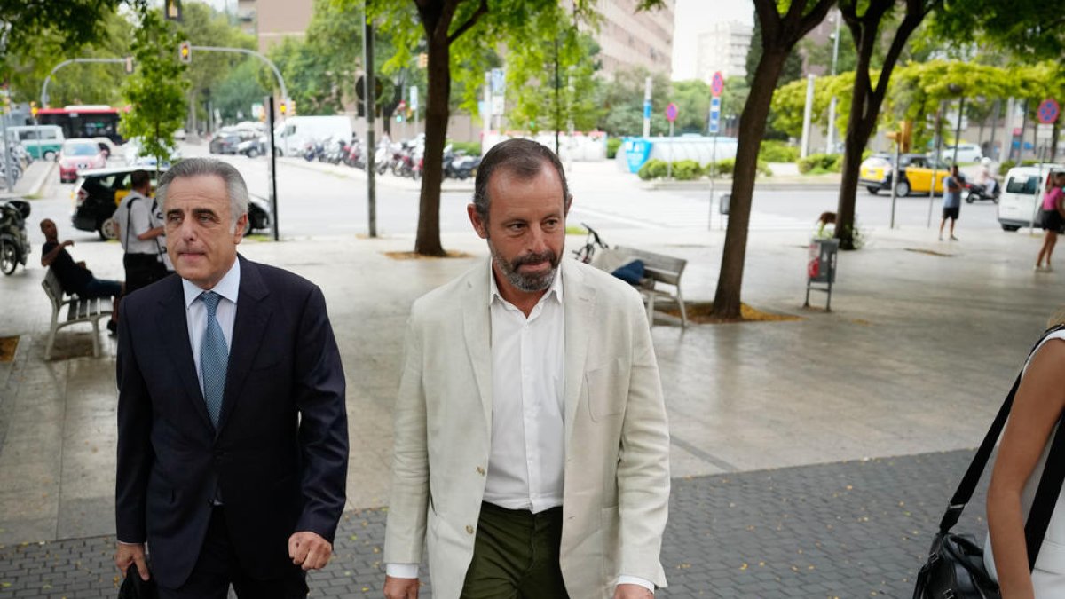 L'expresident del FB Barcelona, Sandro Rosell, a la seua arribada al judici per un presumpte delicte contra Hisenda, al jutjat penal 3 de Barcelona, el 12 de setembre de 2022.