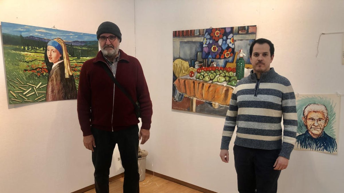 L’artista, dijous amb el regidor de Cultura, Carlos Vílchez.