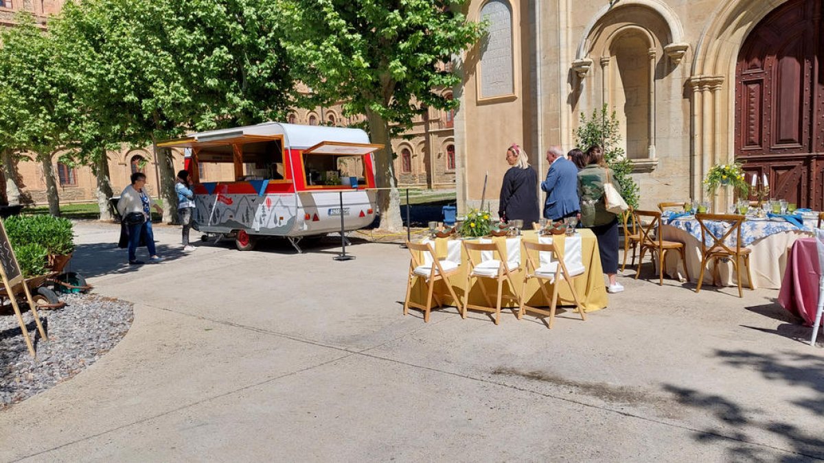 L'empresa d'inserció Grapat estrena una food truck de lloguer per a esdeveniments