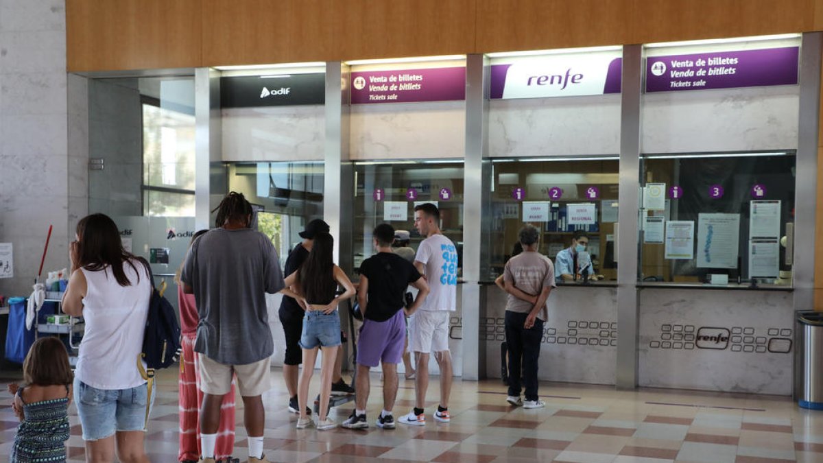 L’estació de Lleida, on ahir ja es podien adquirir els abonaments gratuïts per als trens regionals.
