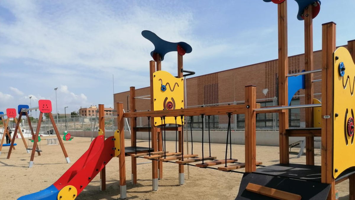 El nuevo parque infantil en la calle Montserrat Carulla. 