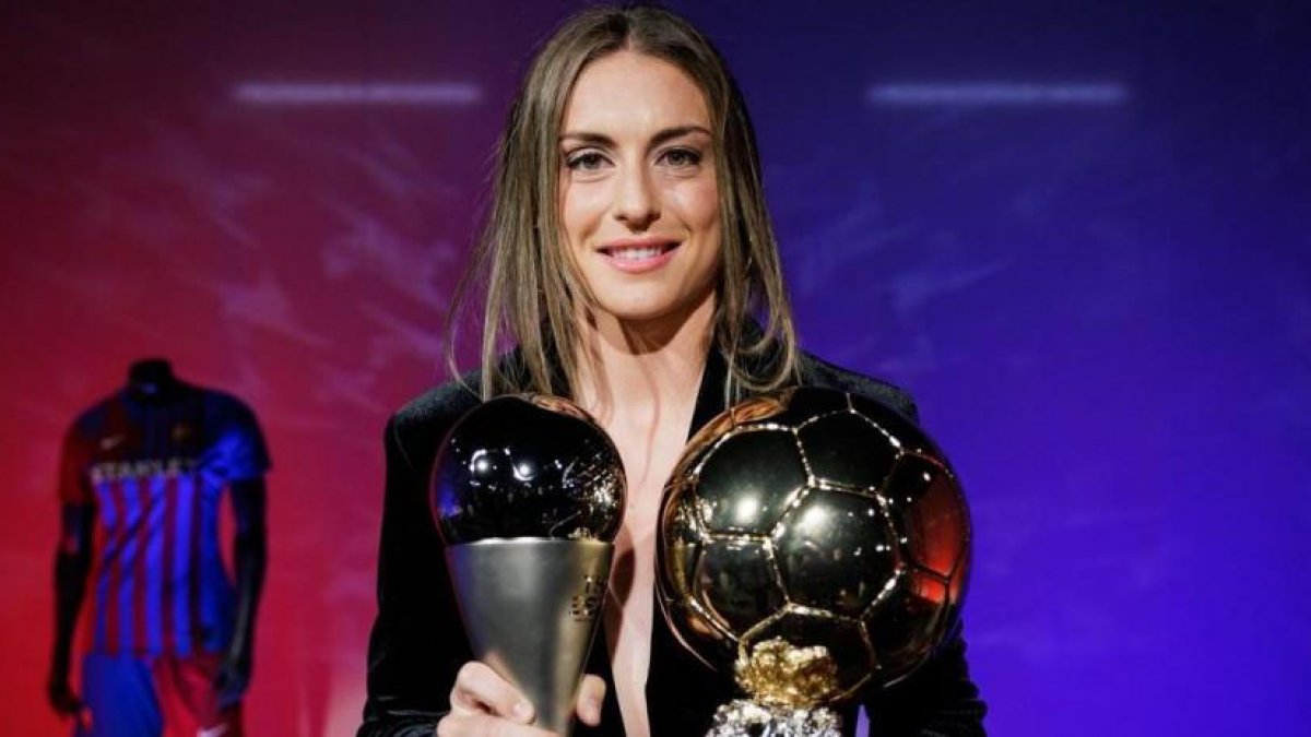Alexia, con el ‘The Best’ y el Balón de Oro que ganó en 2021.