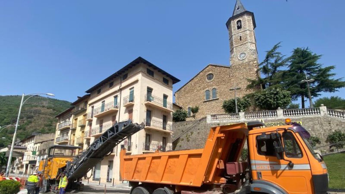 Cortes de circulación en la avenida Comtes del Pallars de Sort por obras