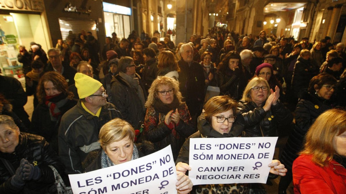 Imatge d’arxiu d’una concentració feminista a Lleida.