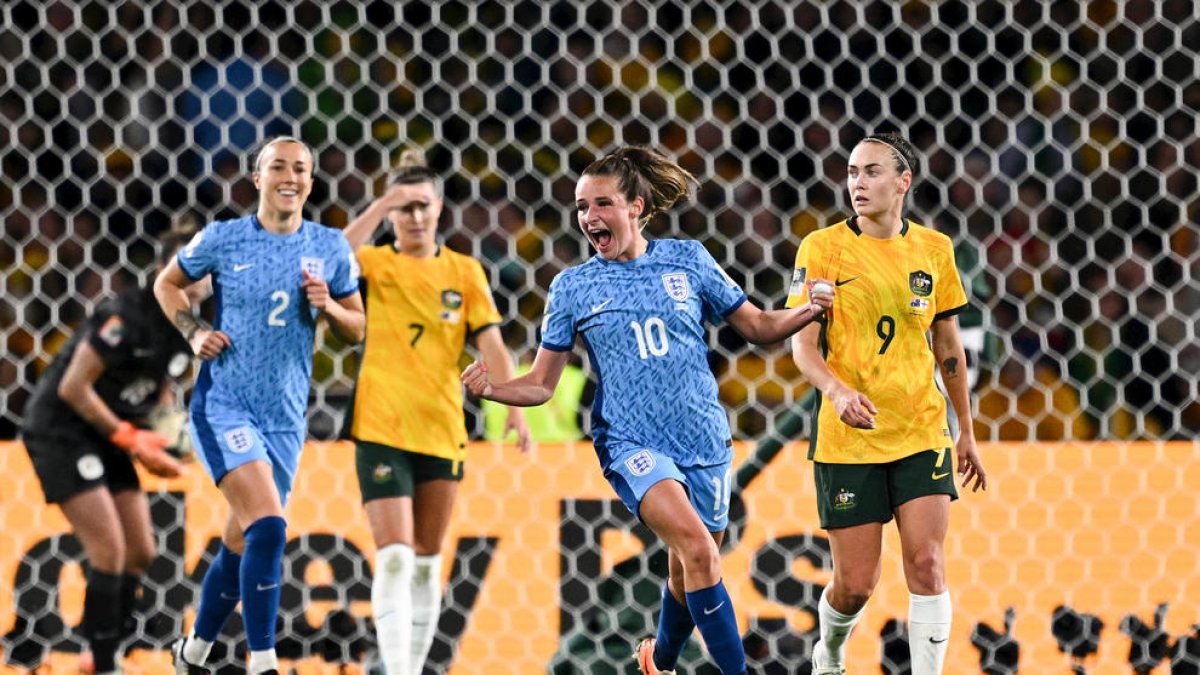 Ella Toone celebra el gol que marcó ante Australia y que ayudó a clasificar a Inglaterra para la final del domingo ante España.