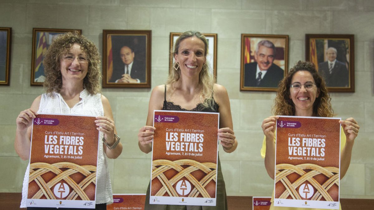 La alcaldesa, Sílvia Fernández (centro), presidió la presentación.