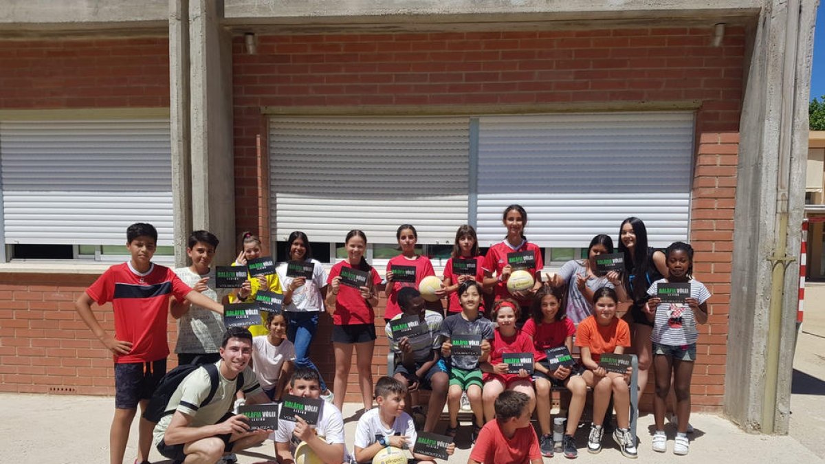 Niños y niñas de la escuela Joan Maragall.