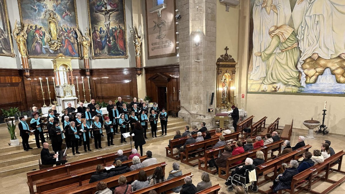 El Orfeó Terrall de Les Borges ofrece un concierto en la iglesia de Juneda