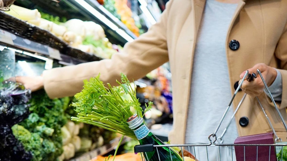 Los hábitos a la hora de comprar alimentos y bebidas están cambiando por la subida de los precios.