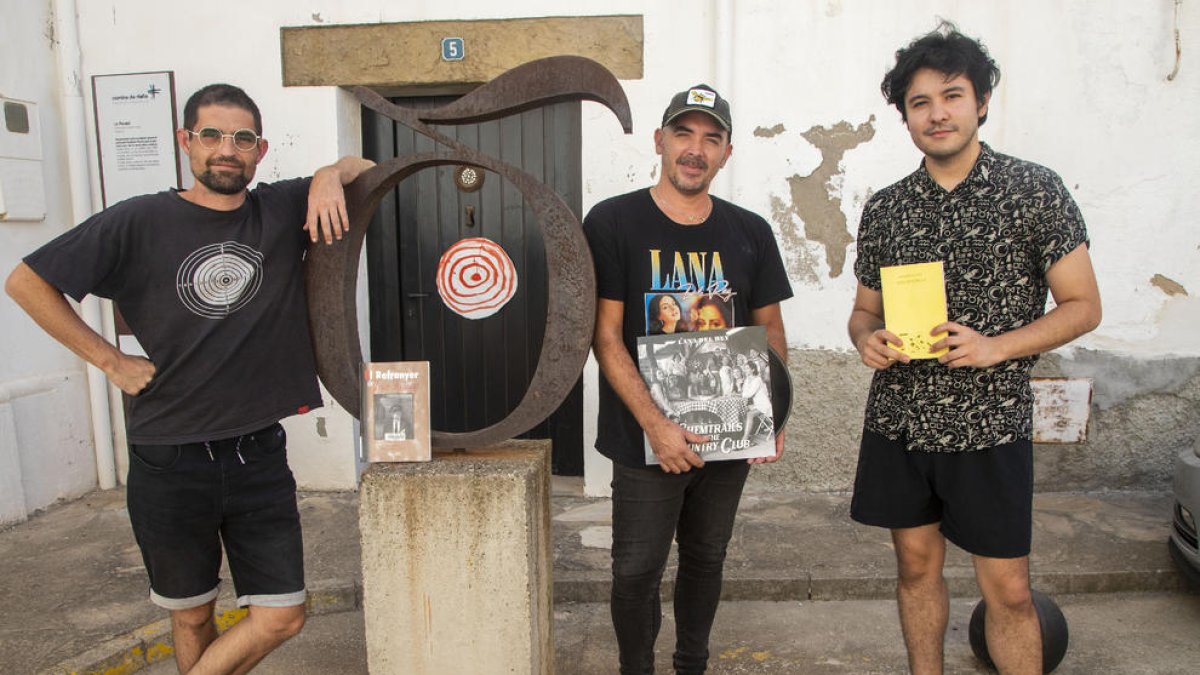 Los tres artistas participantes este año en la residencia Lo Niu de Lo Pardal en Agramunt.