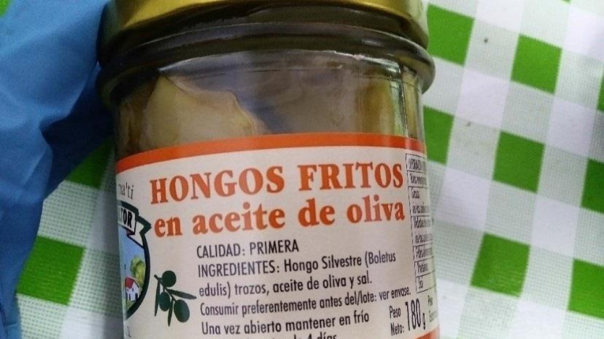 Hongos fritos en aceite de oliva (Boletus edulis) de la marca 'El Agricultor'.