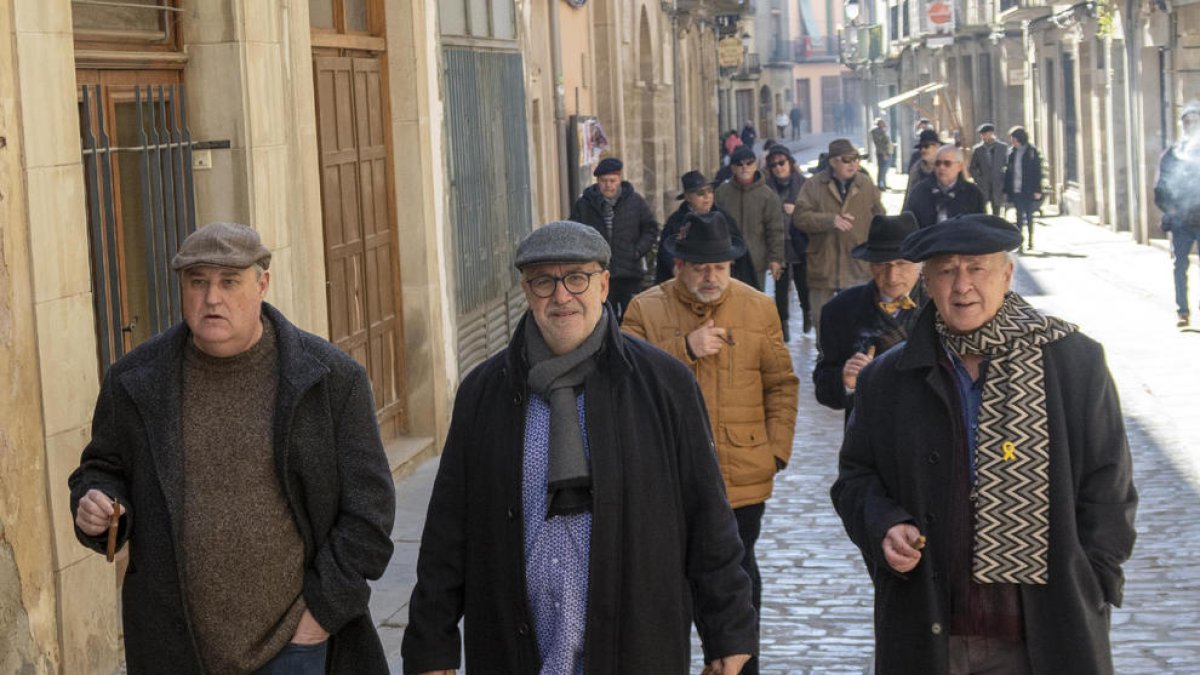 Los participantes ayer durante la procesión. 