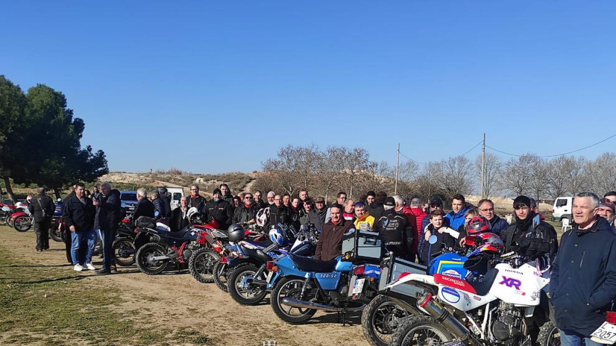 Un grupo de participantes en la Trobada, ayer en el Parc de la Serra de Mollerussa.