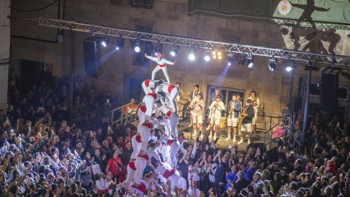 La plaça Major, de gom a gom en la Nit del Tararot dissabte.