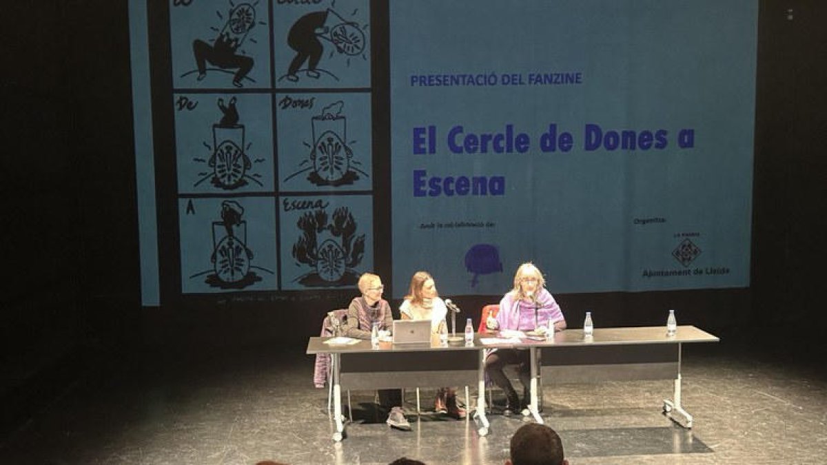 Un dels moments de la presentació del fanzín ‘El cercle de Dones a Escena’.