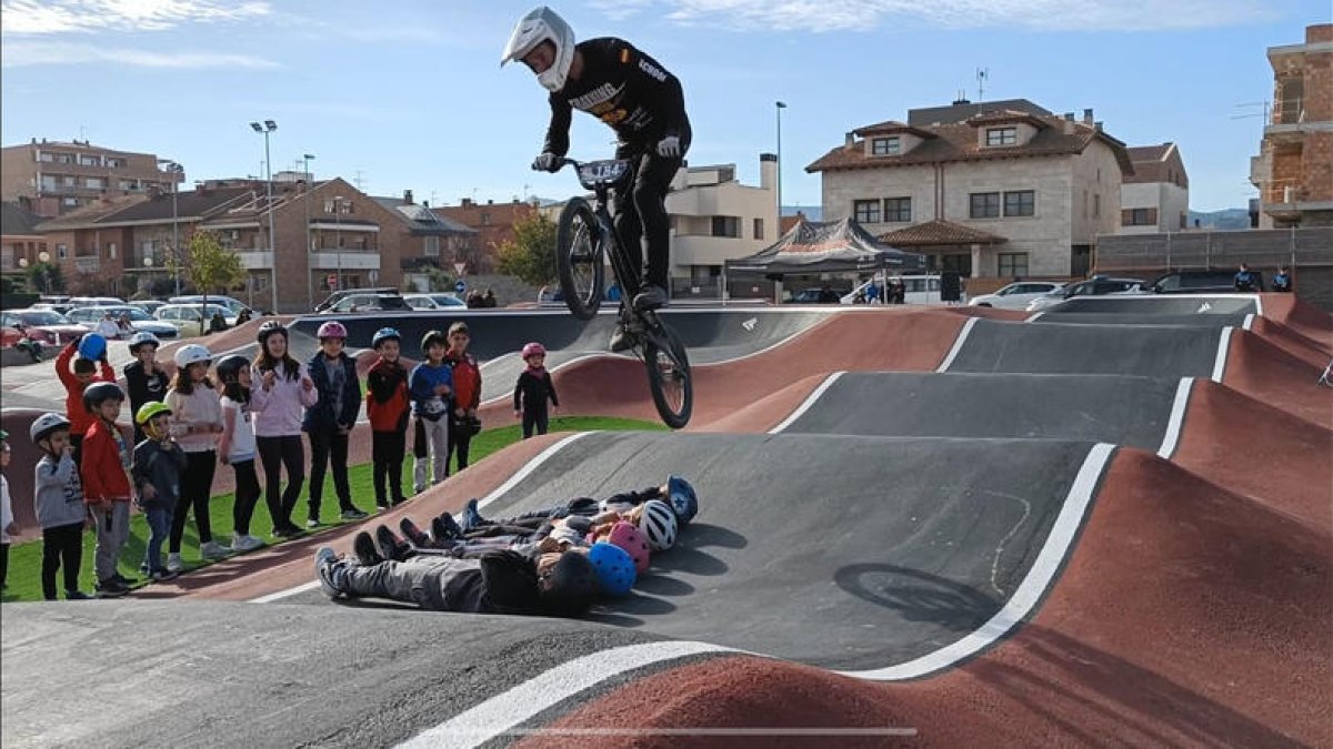 Imagen de archivo de la inauguración del ‘pump track’ de Fraga.