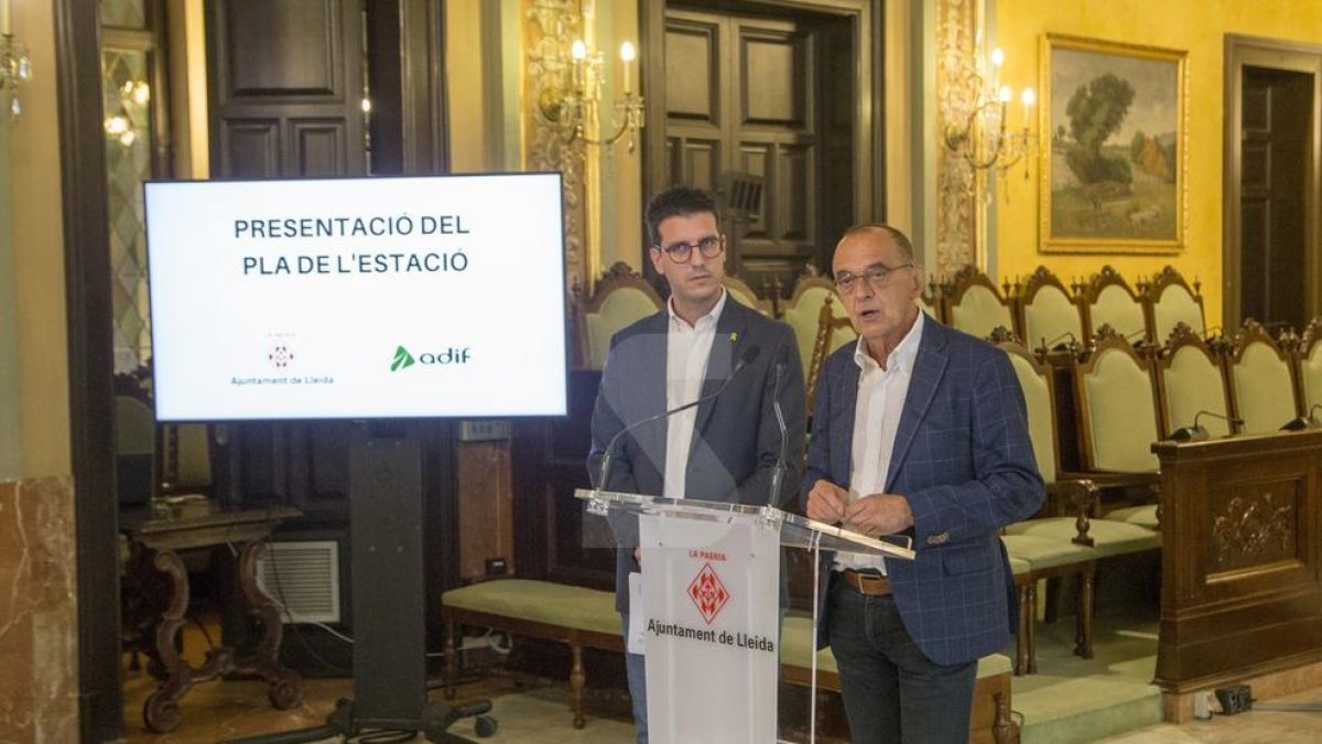 Pueyo i Postius duranta la presentació del Pla de l'Estació.