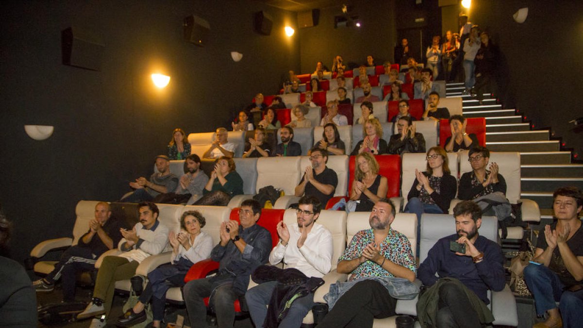 El Som Cinema va estrenar ahir el film documental amb dos sessions a l’Screenbox de Lleida, que es van omplir de públic.