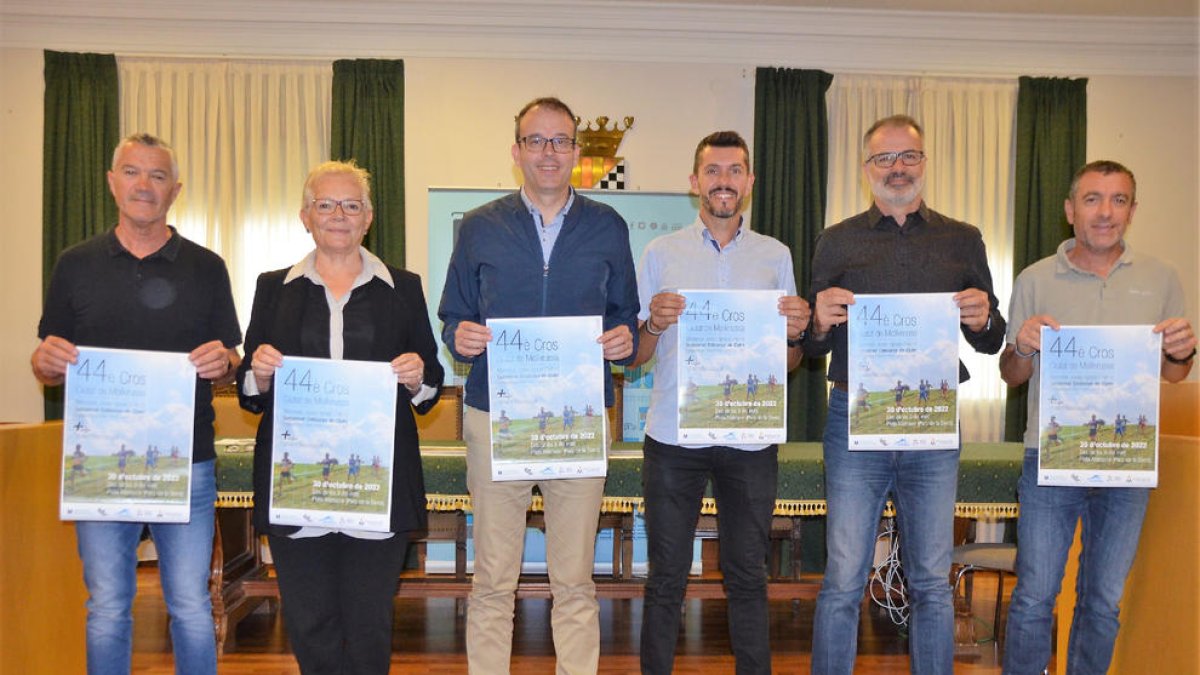 Autoridades y representantes deportivos ayer durante la presentación de la competición.